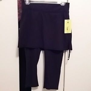 Xersion studio Capri leggings w/ skirt